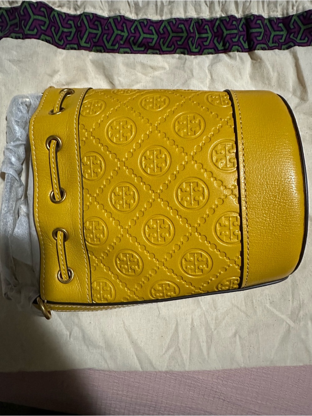 Tory Burch Yellow Patent Leather Mini Bucket Bag with Embossed Logo - Picture 2 of 7